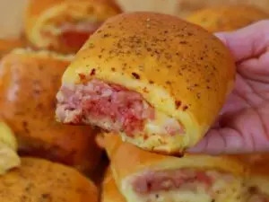 Enroladinho de presunto e queijo